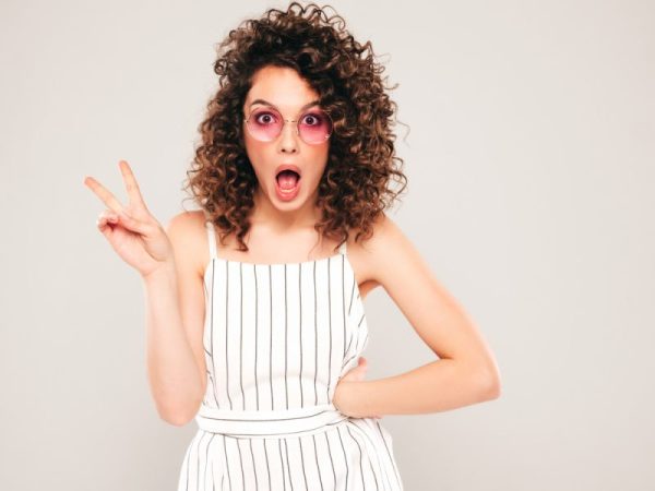 Come domare i capelli crespi con prodotti vegan/bio